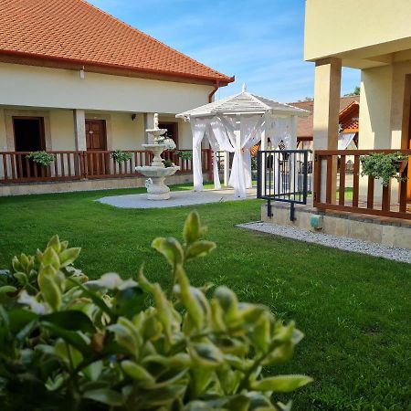 Bed and Breakfast Toroes Panzio Szabolcs Екстер'єр фото