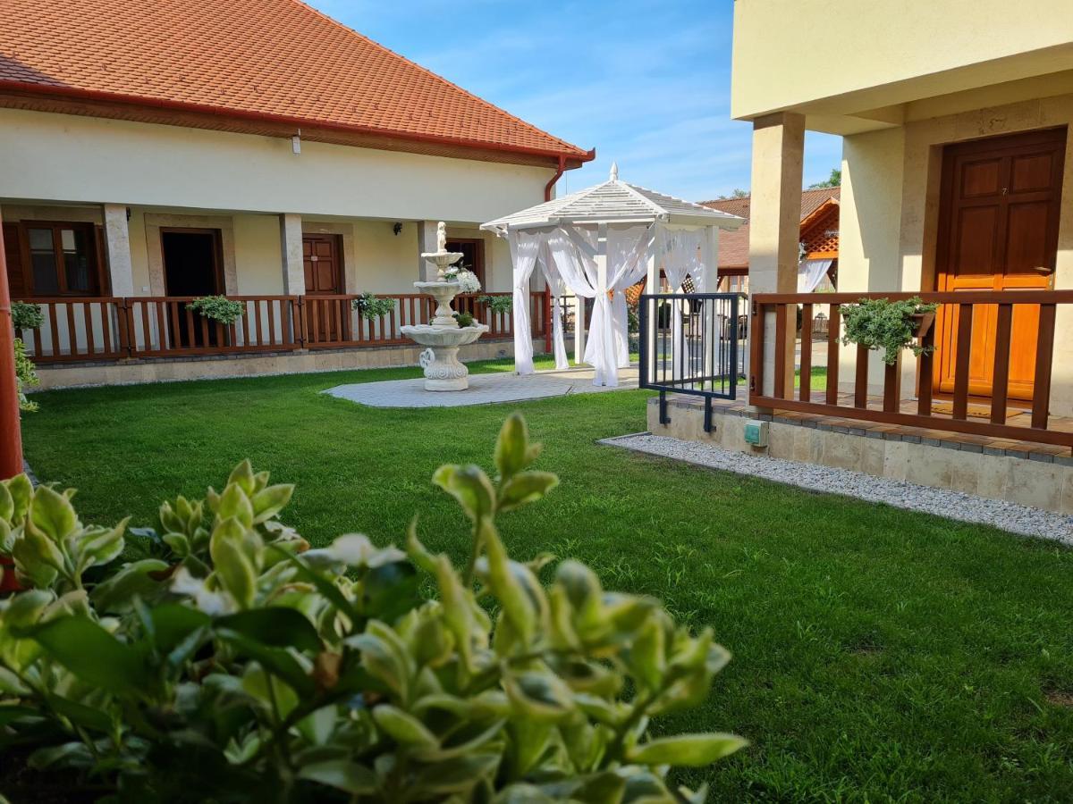Bed and Breakfast Toroes Panzio Szabolcs Екстер'єр фото