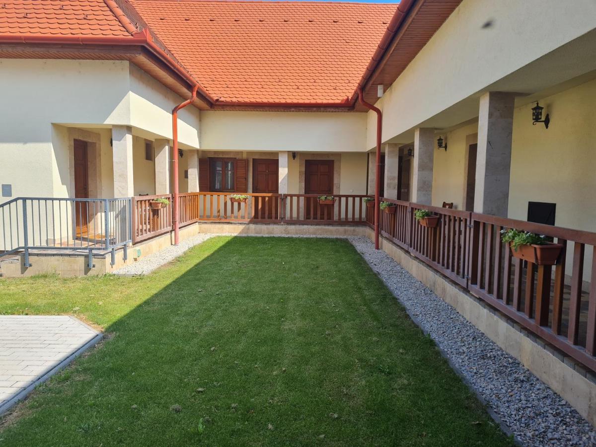 Bed and Breakfast Toroes Panzio Szabolcs Екстер'єр фото